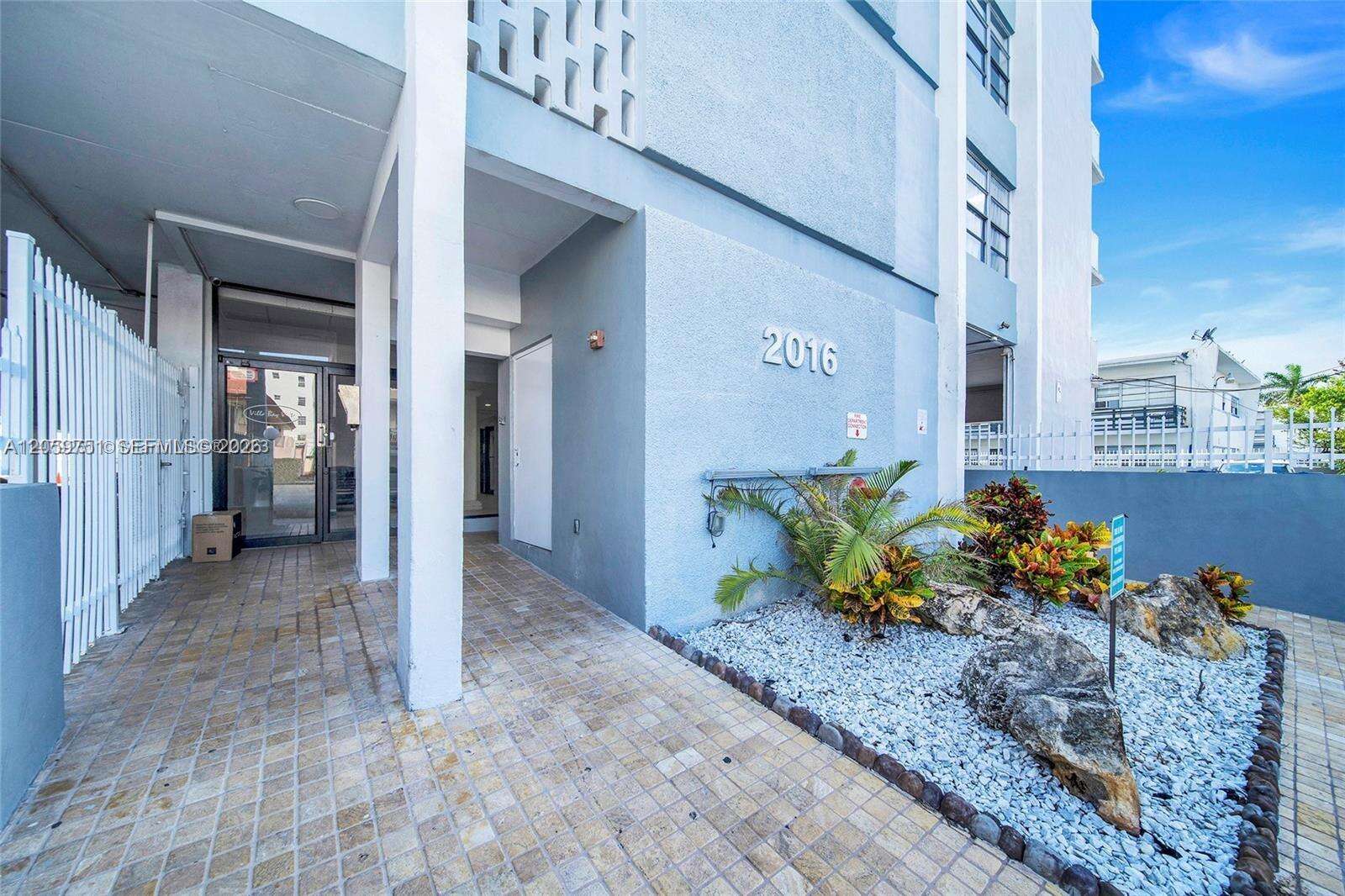 Villa Bay Vista Condos for Sale & Rent | Picture 1