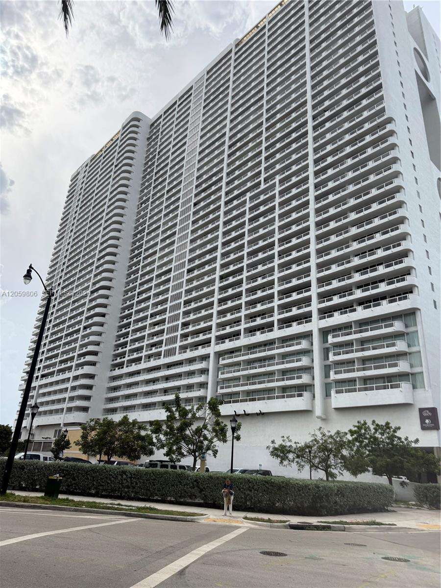 The Grand at 1717 Bayshore Dr, Miami, FL 33132 - For Rent photo 2
