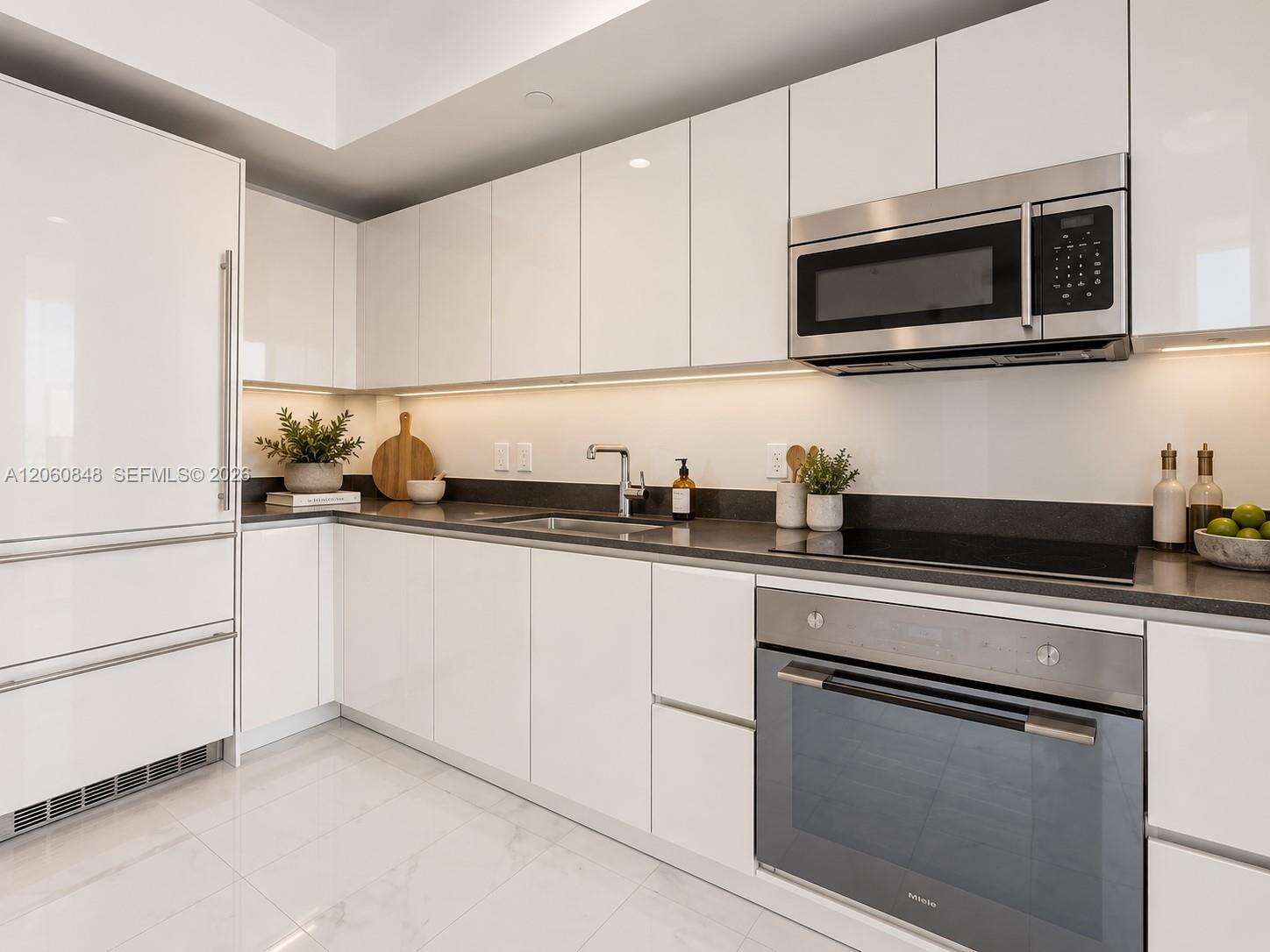 1010 Brickell at 1010 Brickell Ave, Miami, FL 33131 - For Rent photo 3