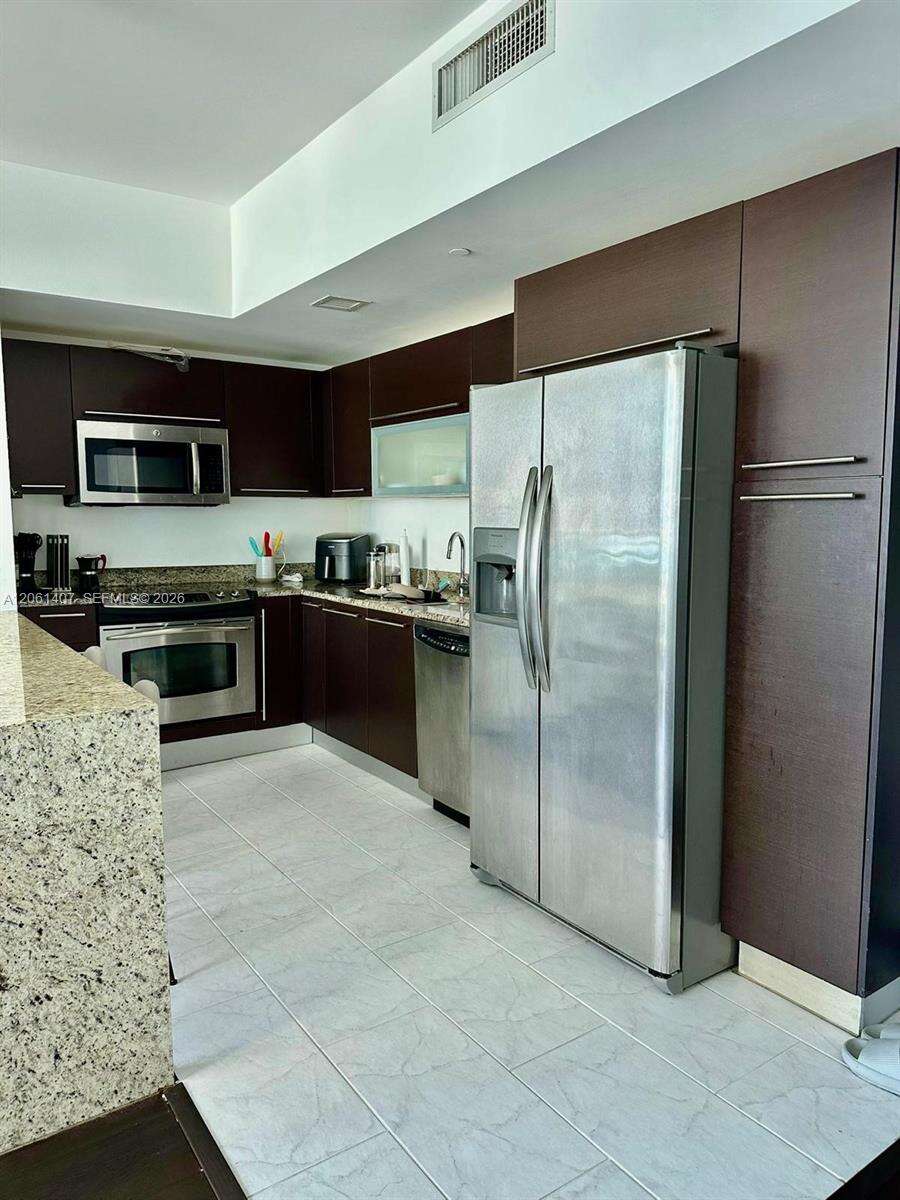 The Plaza On Brickell East at 950 Brickell Bay Dr, Miami, FL 33131 - For Rent photo 3
