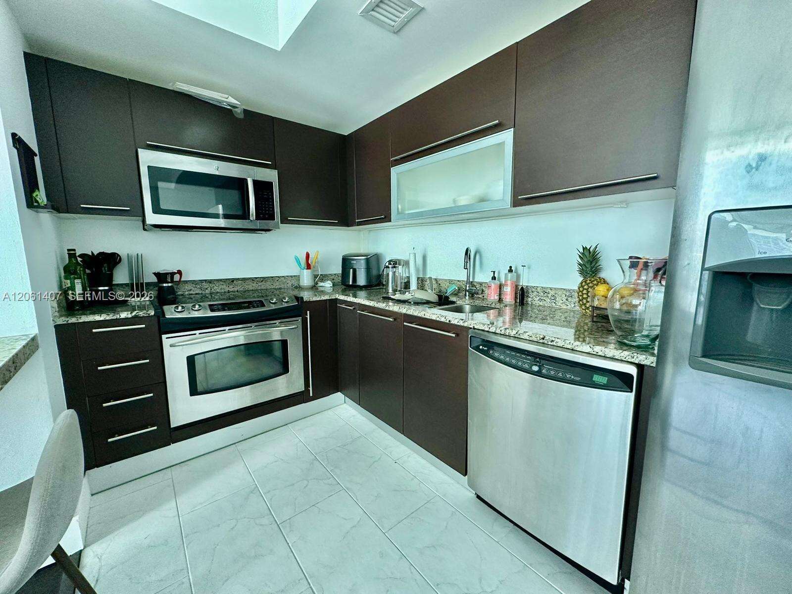 The Plaza On Brickell East at 950 Brickell Bay Dr, Miami, FL 33131 - For Rent photo 4