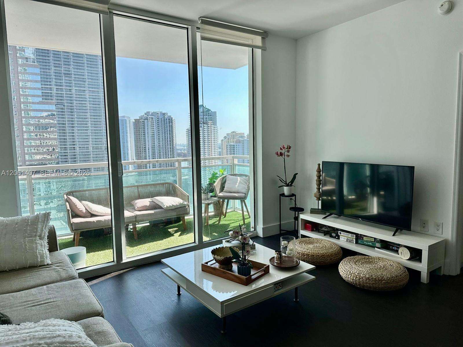 The Plaza On Brickell East at 950 Brickell Bay Dr, Miami, FL 33131 - For Rent photo 5