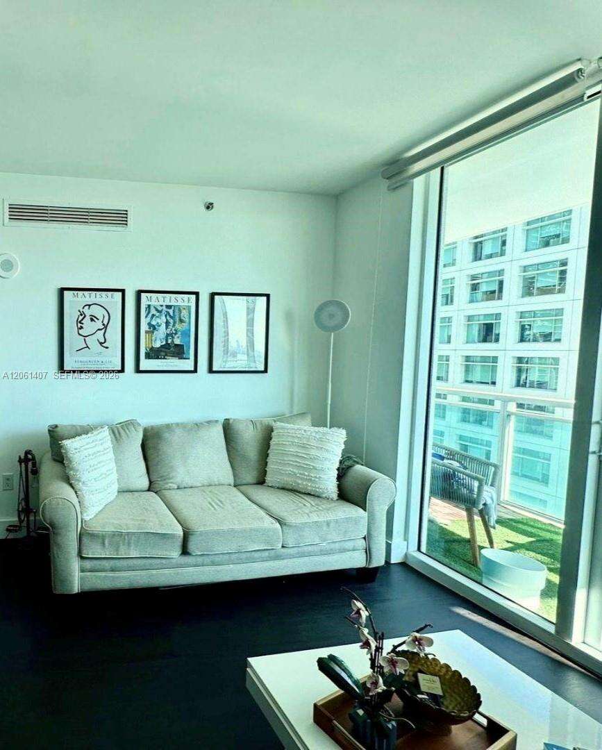 The Plaza On Brickell East at 950 Brickell Bay Dr, Miami, FL 33131 - For Rent photo 7