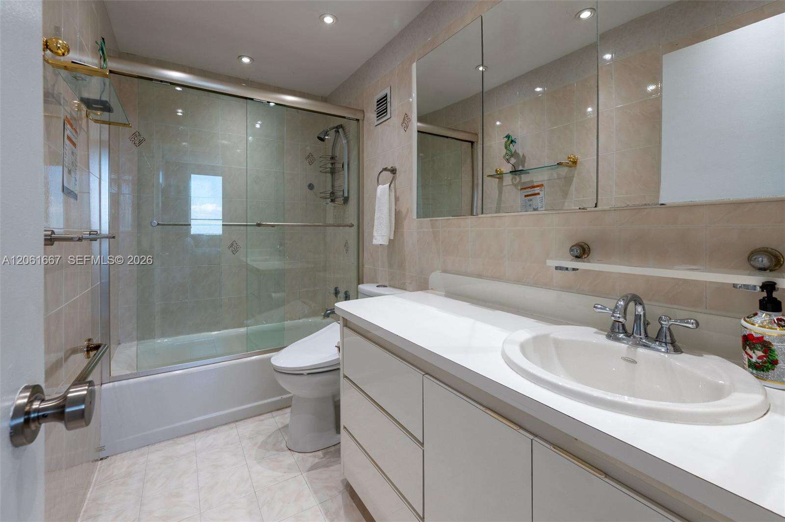 The Carriage Club North at 5005 Collins Ave, Miami Beach, FL 33140 - For Rent photo 11