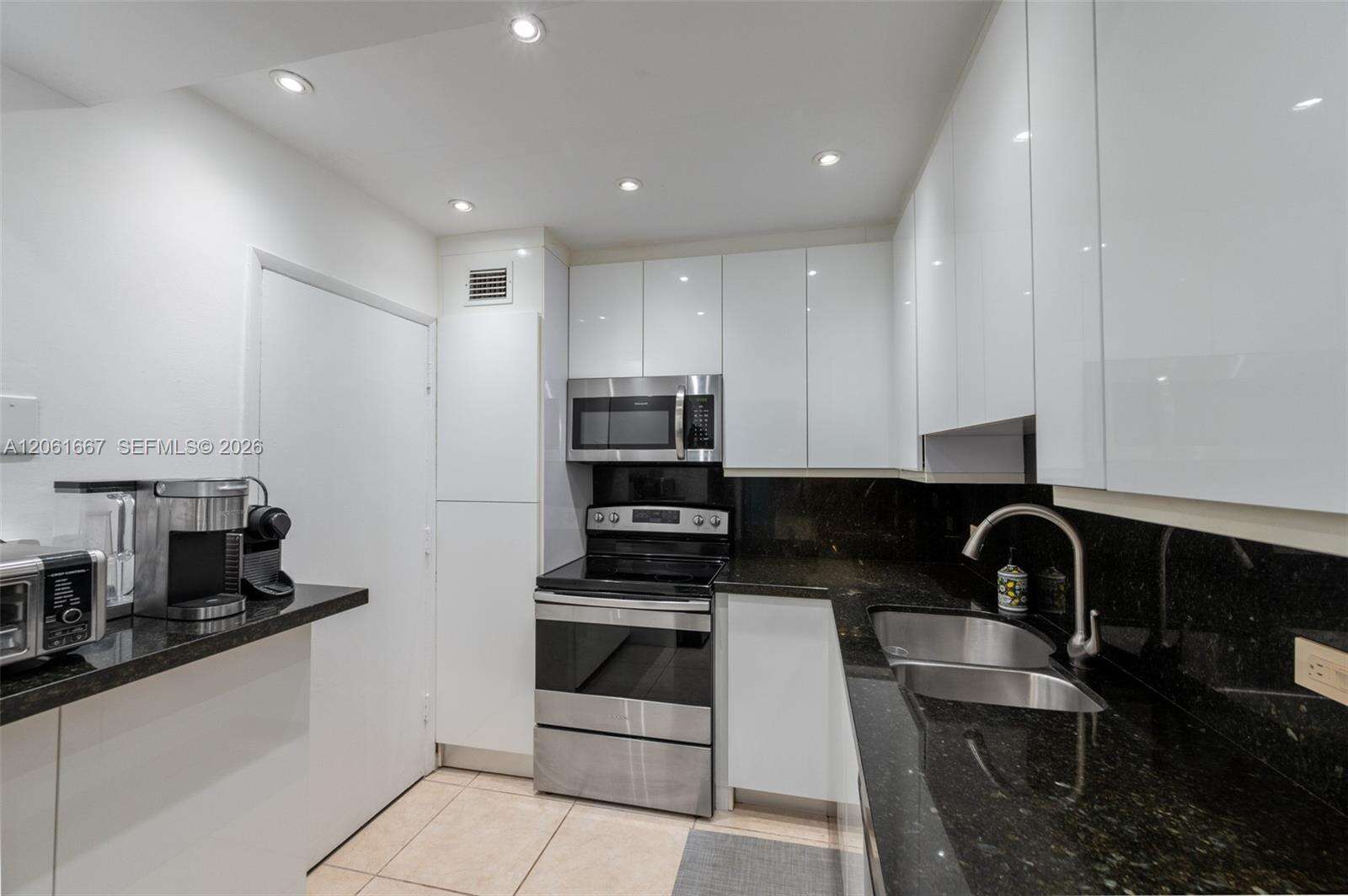 The Carriage Club North at 5005 Collins Ave, Miami Beach, FL 33140 - For Rent photo 6