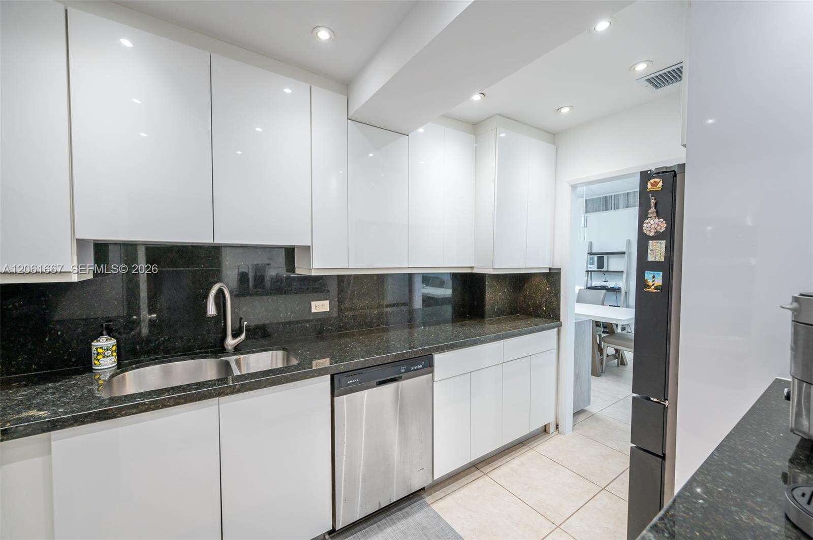 The Carriage Club North at 5005 Collins Ave, Miami Beach, FL 33140 - For Rent photo 7