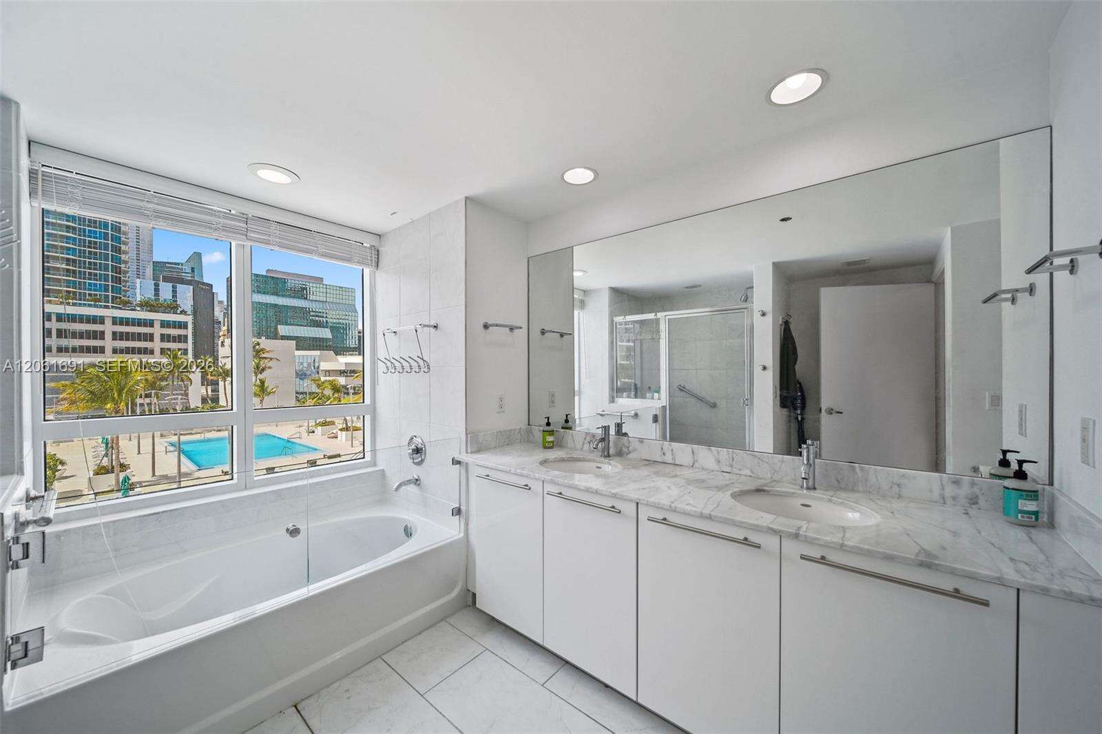 The Plaza On Brickell East at 950 Brickell Bay Dr, Miami, FL 33131 - For Rent photo 11