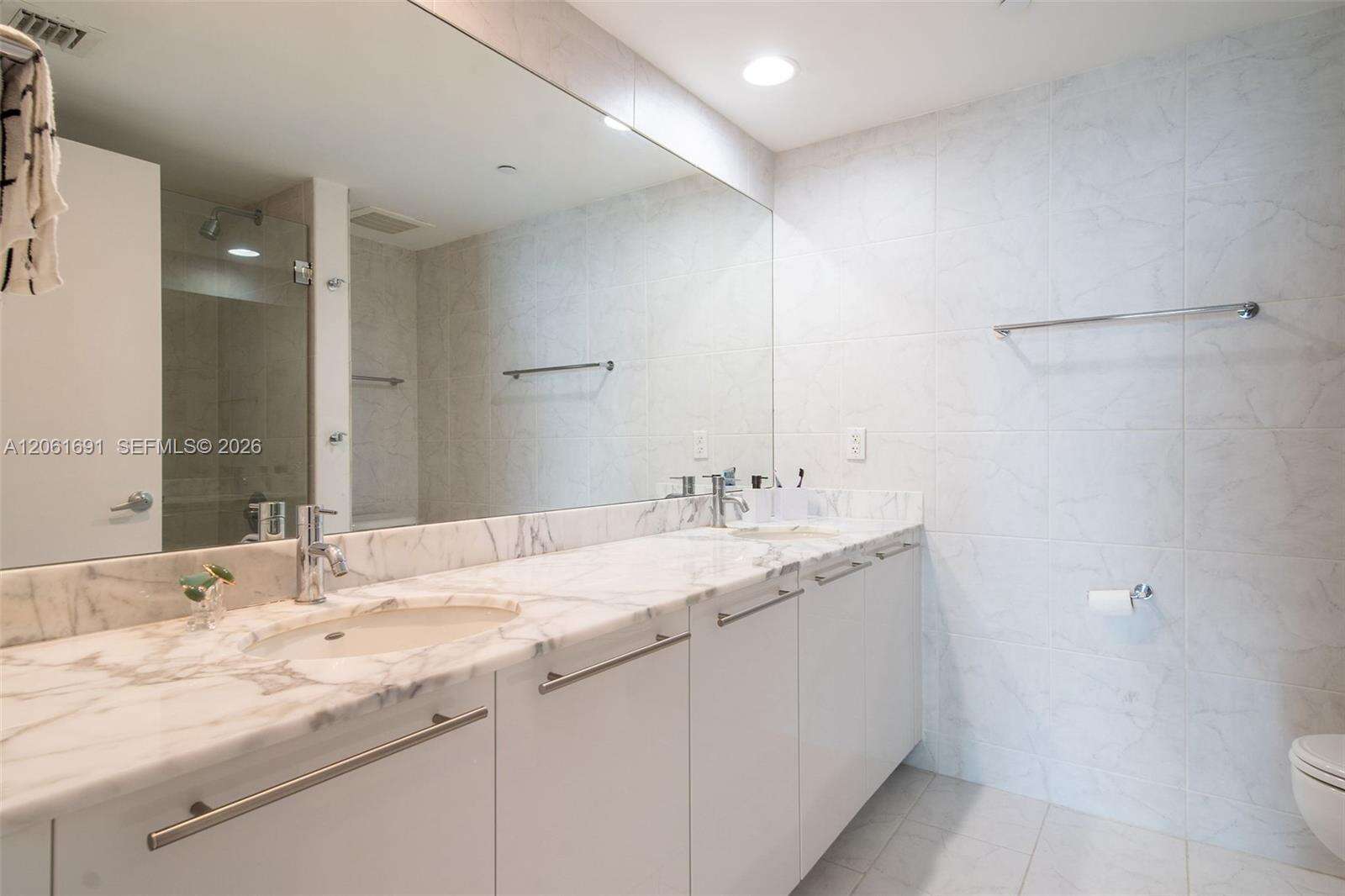 The Plaza On Brickell East at 950 Brickell Bay Dr, Miami, FL 33131 - For Rent photo 14