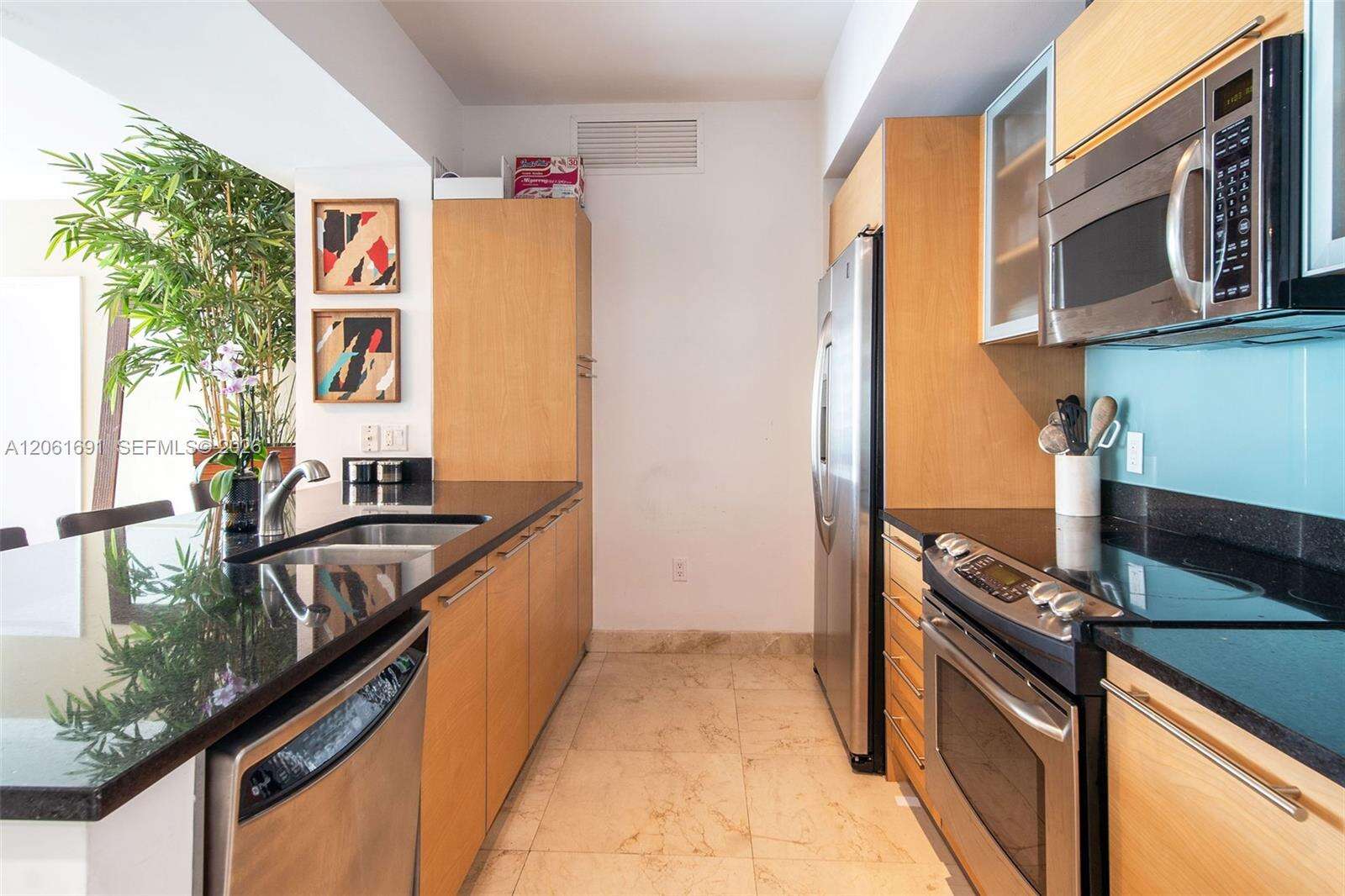 The Plaza On Brickell East at 950 Brickell Bay Dr, Miami, FL 33131 - For Rent photo 4