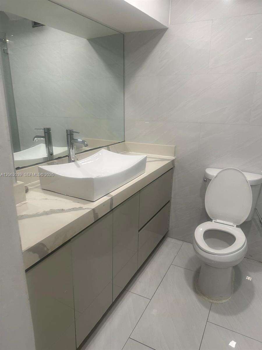 Sea Air Towers at 3725 Ocean Dr, Hollywood, FL 33019 - For Rent photo 5