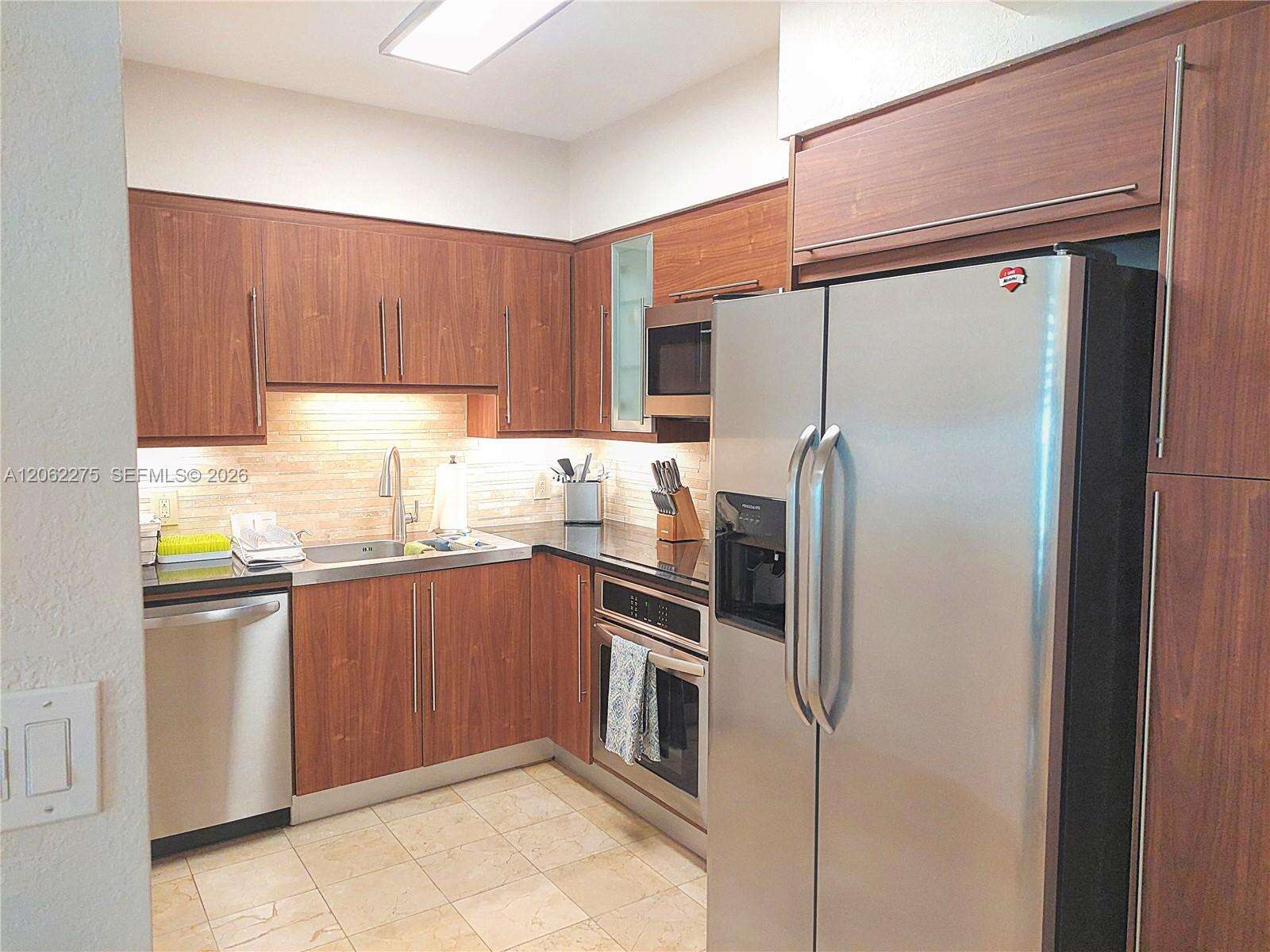 Akoya at 6365 Collins Ave, Miami Beach, FL 33141 - For Rent photo 7