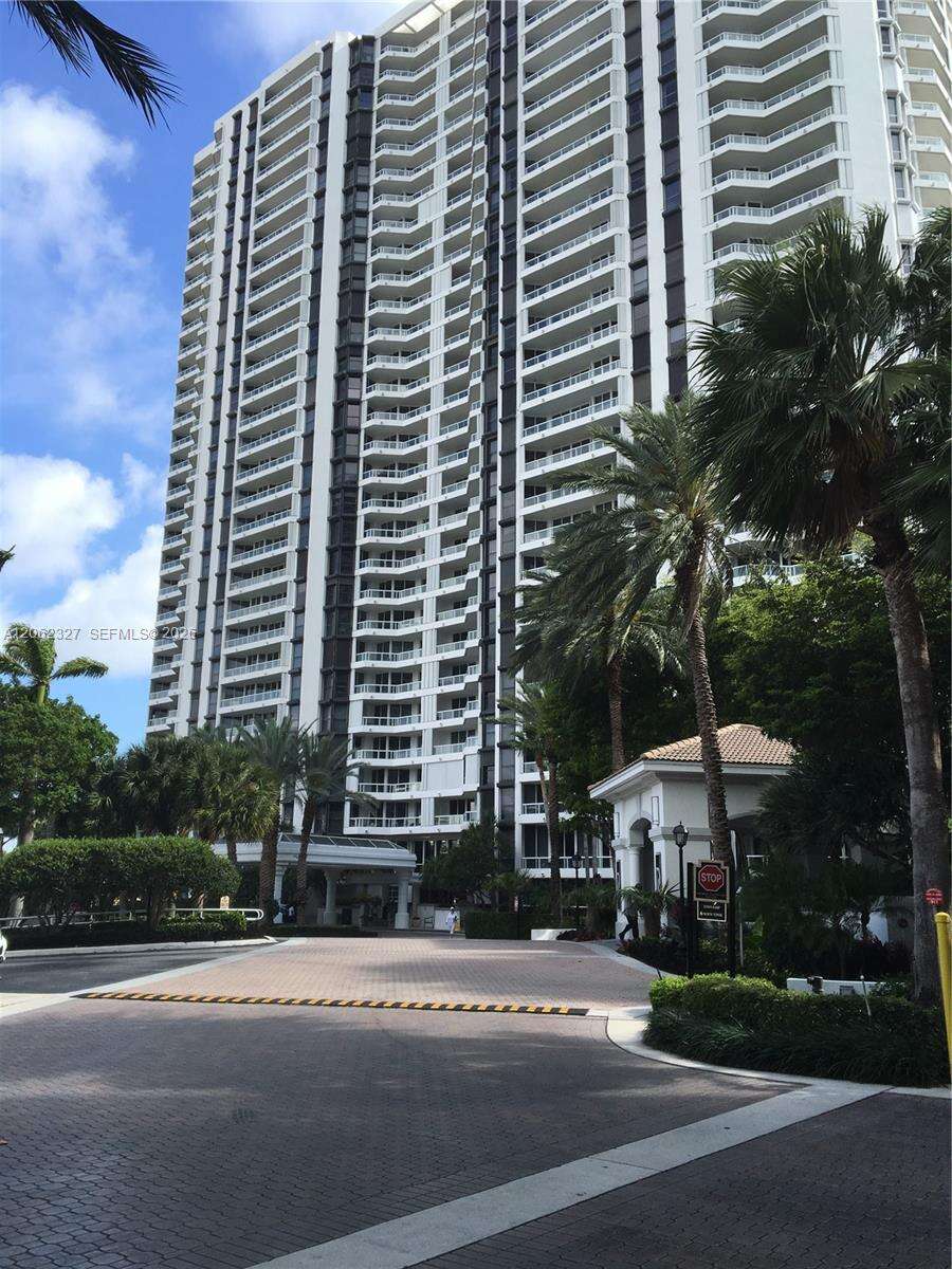South Tower At The Point at 21055 Yacht Club Dr, Aventura, FL 33180 - For Rent photo 1
