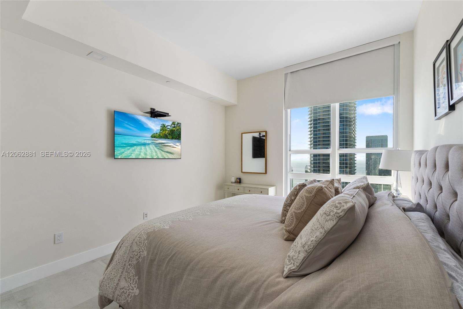 The Plaza On Brickell East at 950 Brickell Bay Dr, Miami, FL 33131 - For Rent photo 12