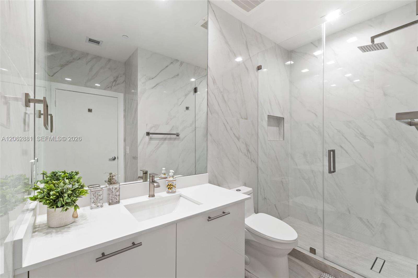 The Plaza On Brickell East at 950 Brickell Bay Dr, Miami, FL 33131 - For Rent photo 15