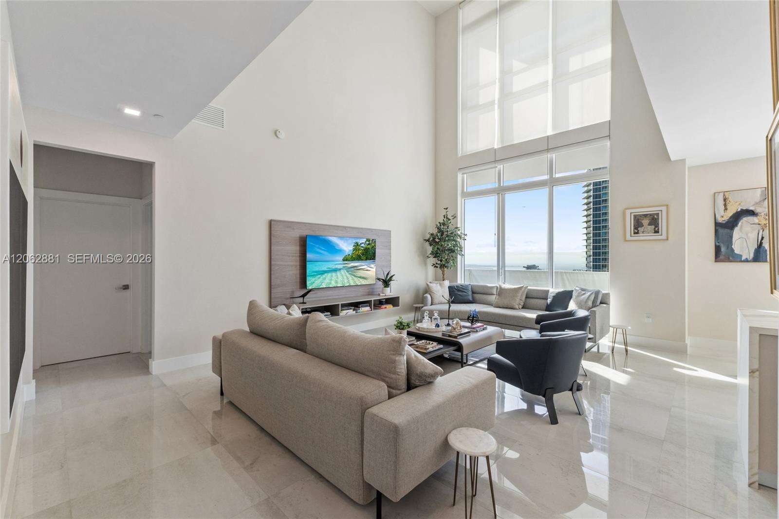 The Plaza On Brickell East at 950 Brickell Bay Dr, Miami, FL 33131 - For Rent photo 3