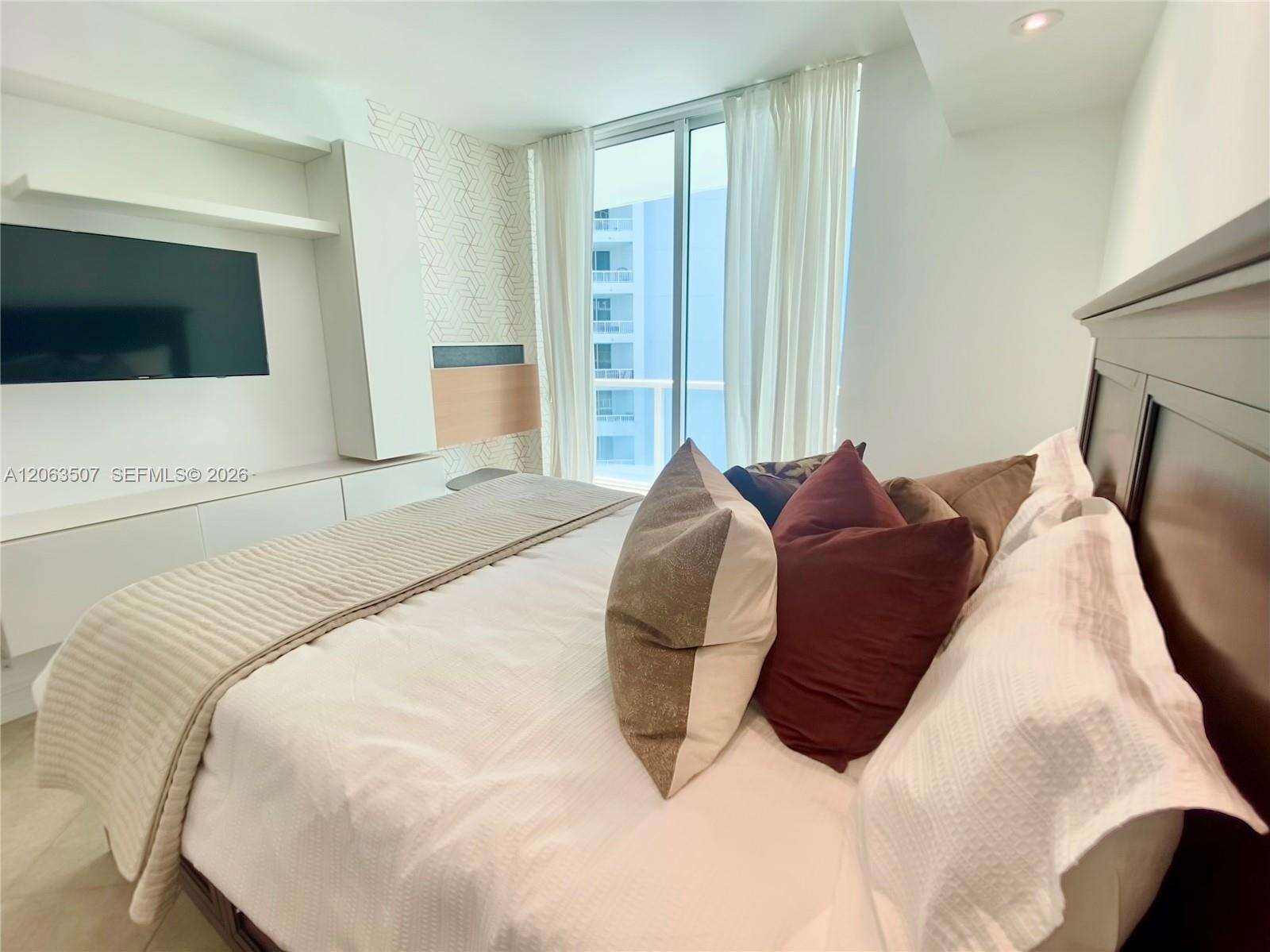 Emerald At Brickell at 218 14 St, Miami, FL 33131 - For Rent photo 24
