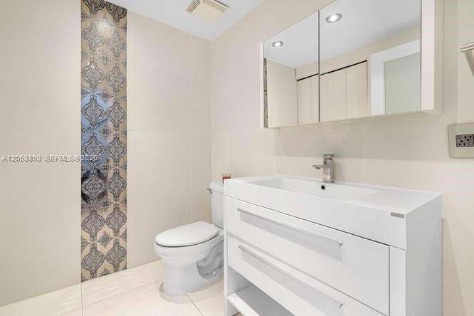 Neo Vertika at 690 1 Ct, Miami, FL 33130 - For Rent photo 2