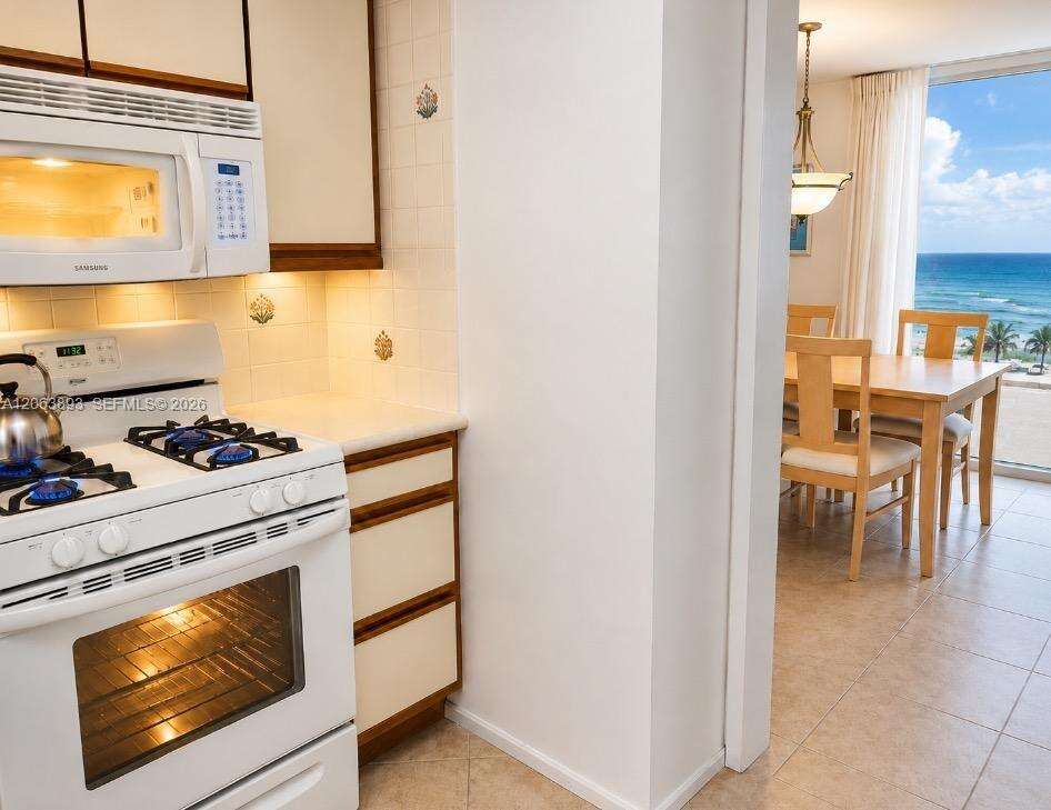 Parker Plaza at 2030 Ocean Dr, Hallandale Beach, FL 33009 - For Rent photo 15