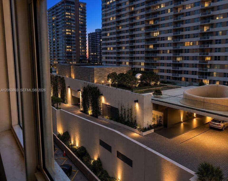 Parker Plaza at 2030 Ocean Dr, Hallandale Beach, FL 33009 - For Rent photo 23