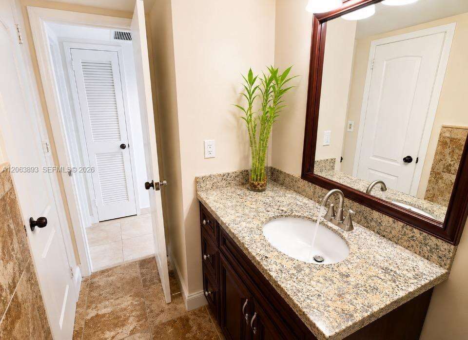 Parker Plaza at 2030 Ocean Dr, Hallandale Beach, FL 33009 - For Rent photo 31