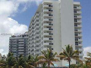 Decoplage at 100 Lincoln Rd, Miami Beach, FL 33139 - For Rent photo 8