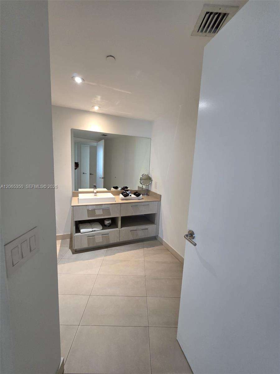 Hyde Resort at 4111 Ocean Dr, Hollywood, FL 33019 - For Rent photo 29