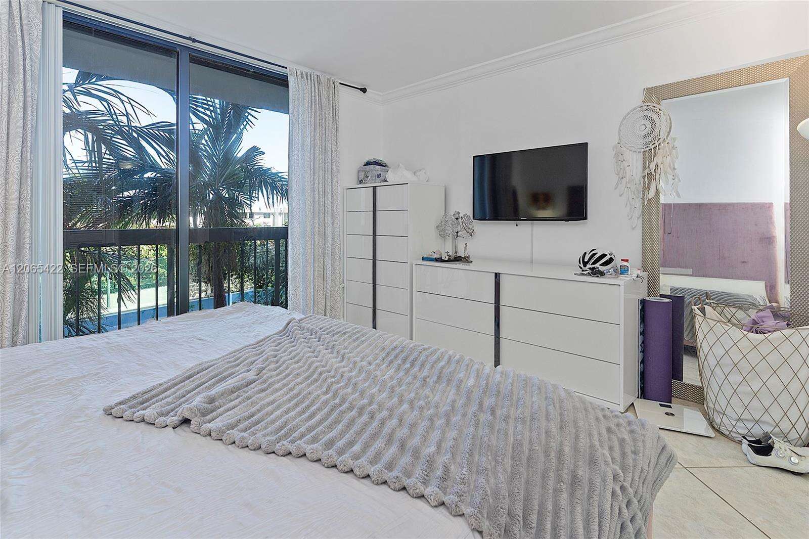Brickell Bay Club at 2333 Brickell Ave, Miami, FL 33129 - For Rent photo 16