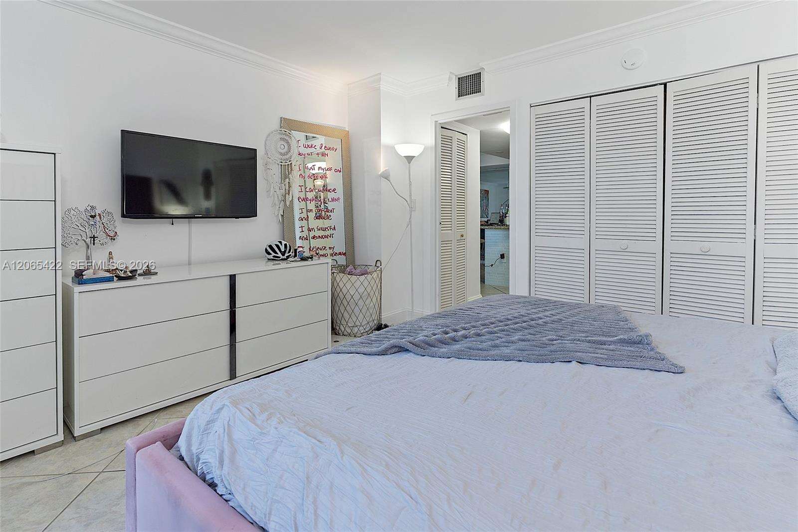Brickell Bay Club at 2333 Brickell Ave, Miami, FL 33129 - For Rent photo 17