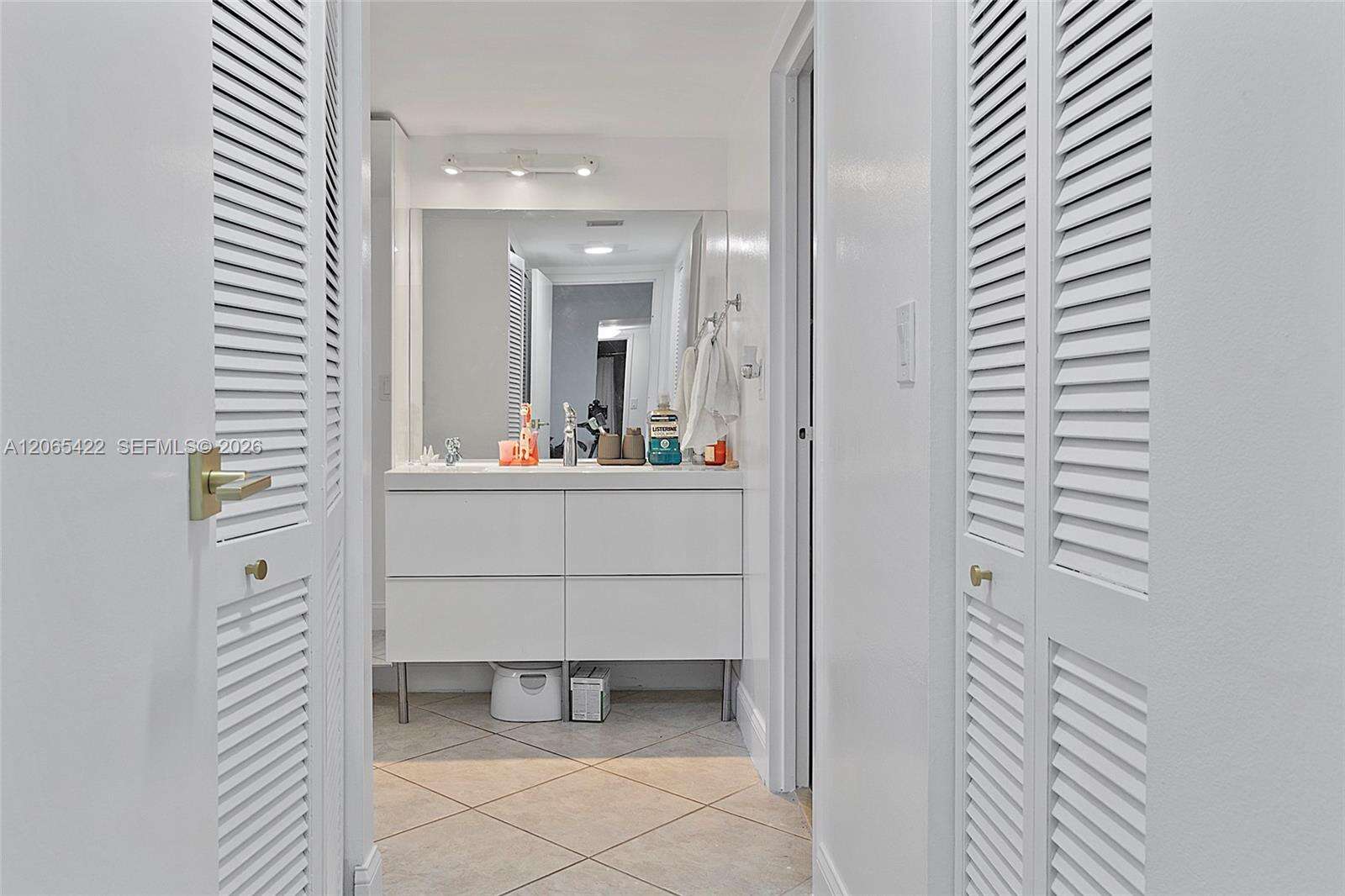 Brickell Bay Club at 2333 Brickell Ave, Miami, FL 33129 - For Rent photo 22