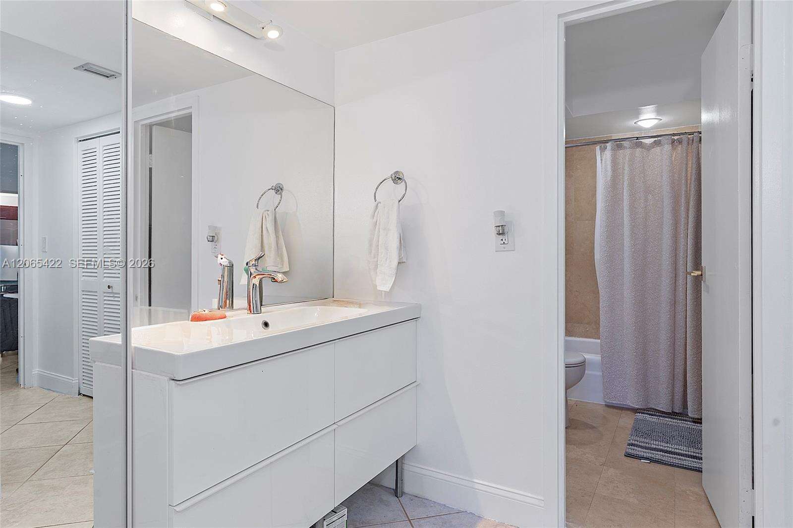 Brickell Bay Club at 2333 Brickell Ave, Miami, FL 33129 - For Rent photo 23