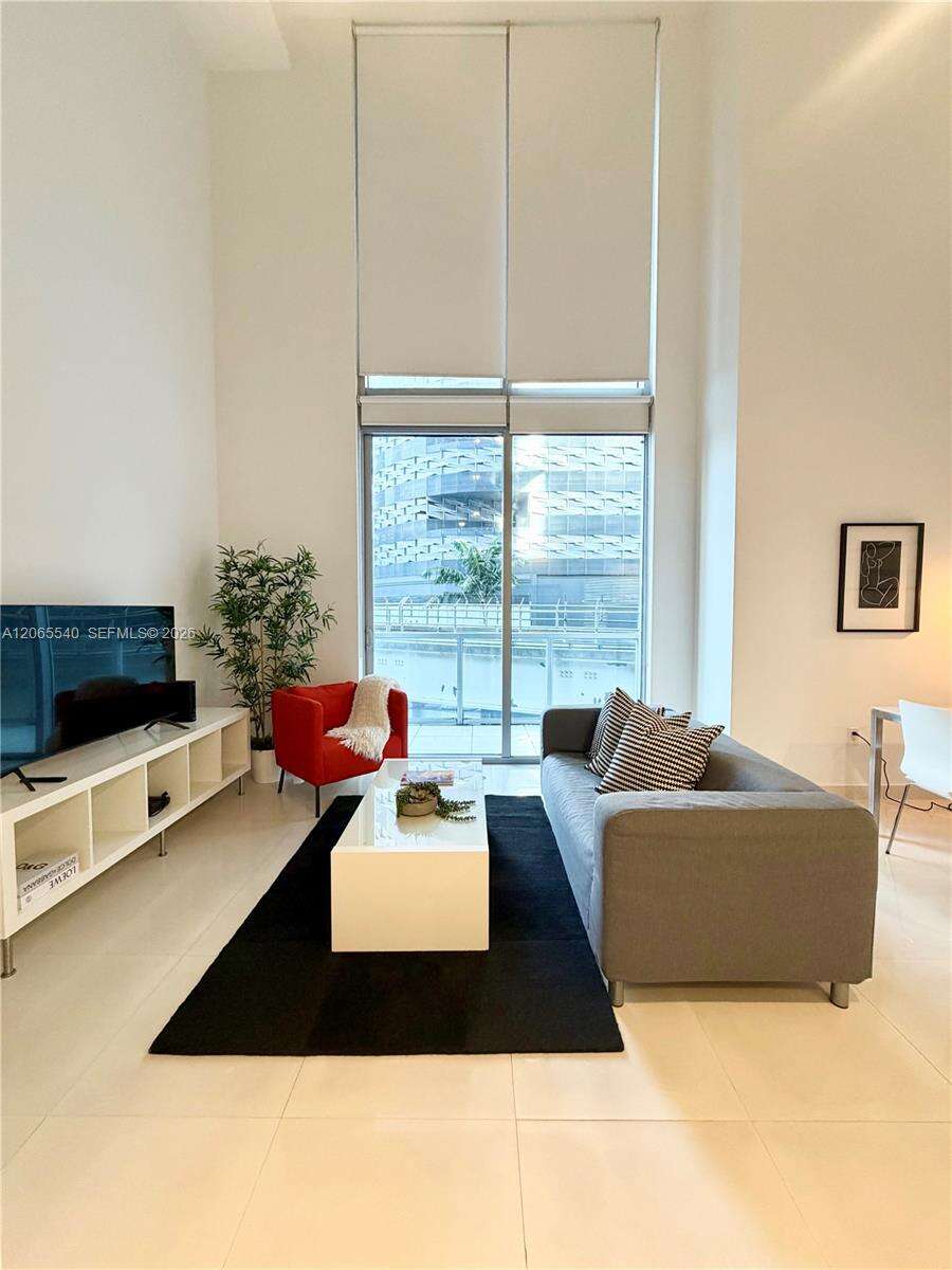 1060 Brickell at 1050 Brickell Ave, Miami, FL 33131 - For Rent photo 2