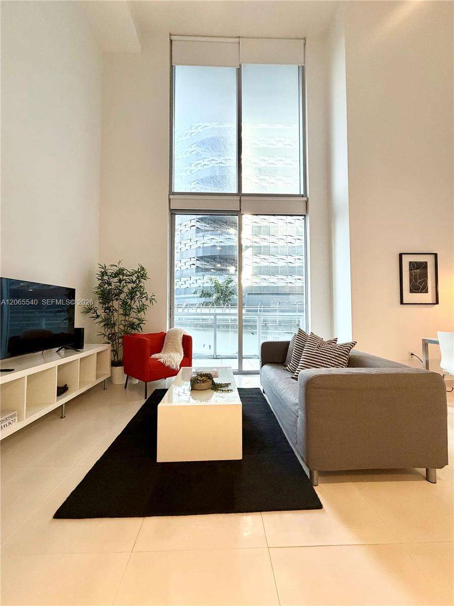 1060 Brickell at 1050 Brickell Ave, Miami, FL 33131 - For Rent photo 4