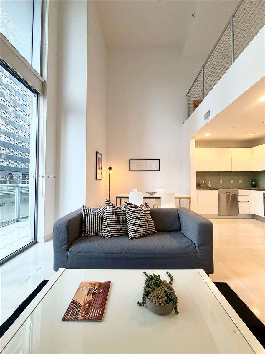 1060 Brickell at 1050 Brickell Ave, Miami, FL 33131 - For Rent photo 6