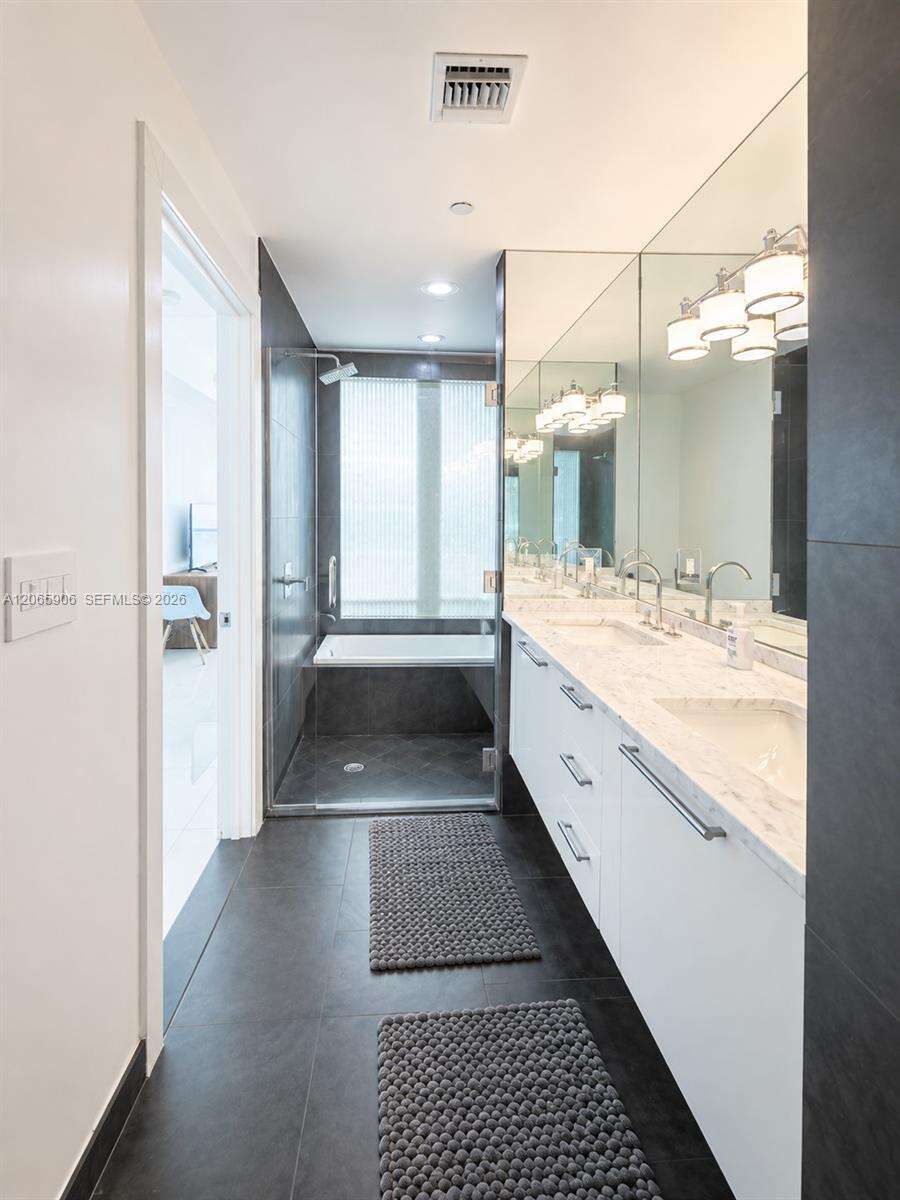900 Biscayne at 900 Biscayne Blvd, Miami, FL 33132 - For Rent photo 4
