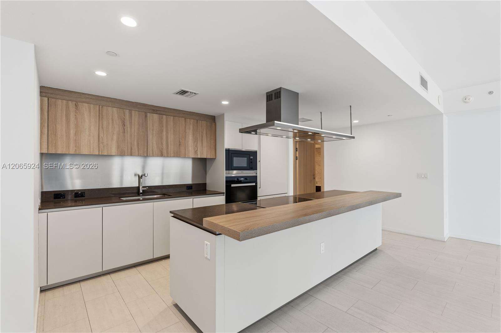 Brickell Flatiron at 1000 Brickell Plz, Miami, FL 33131 - For Rent photo 16