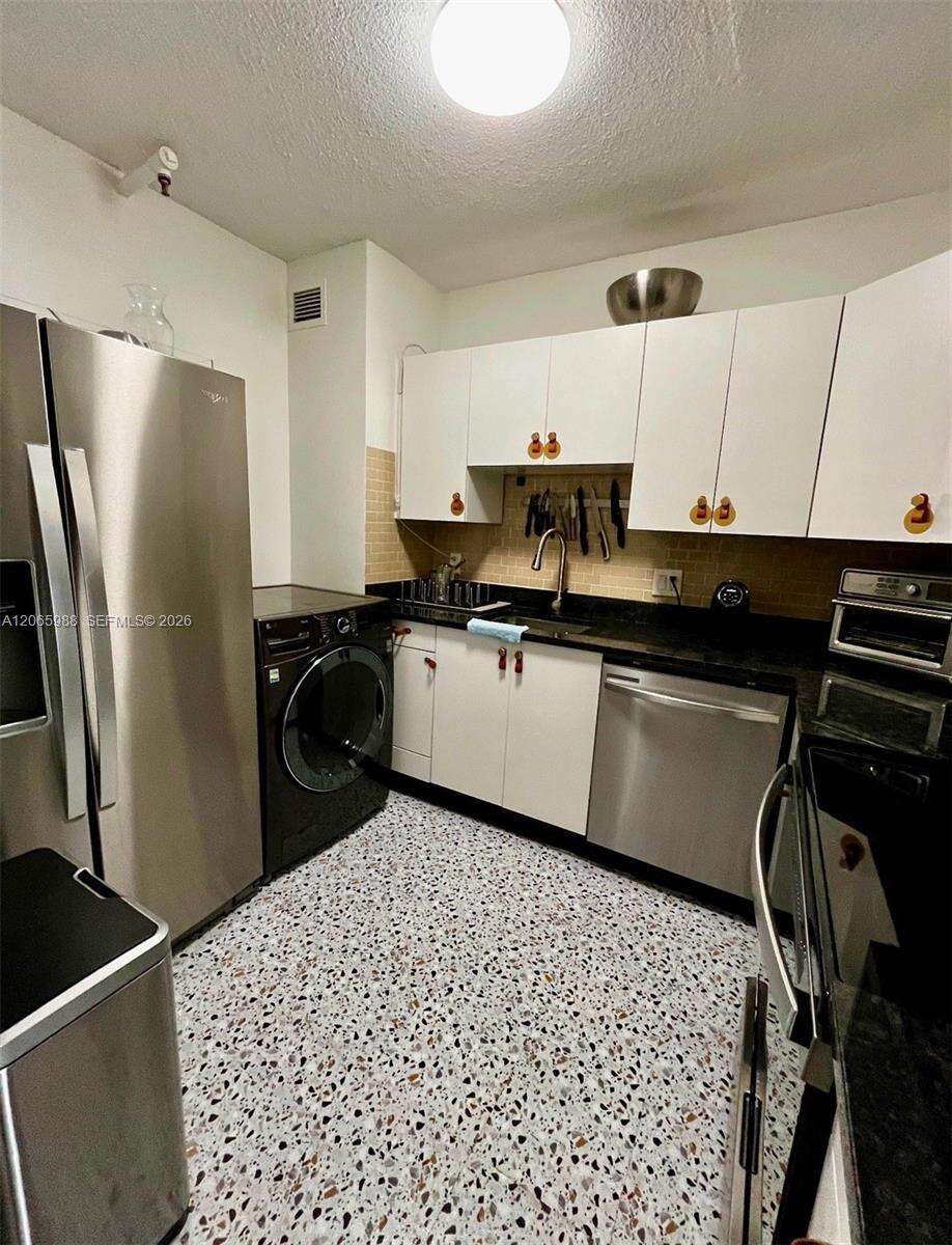 King Cole at 900 Bay Dr, Miami Beach, FL 33141 - For Rent photo 21