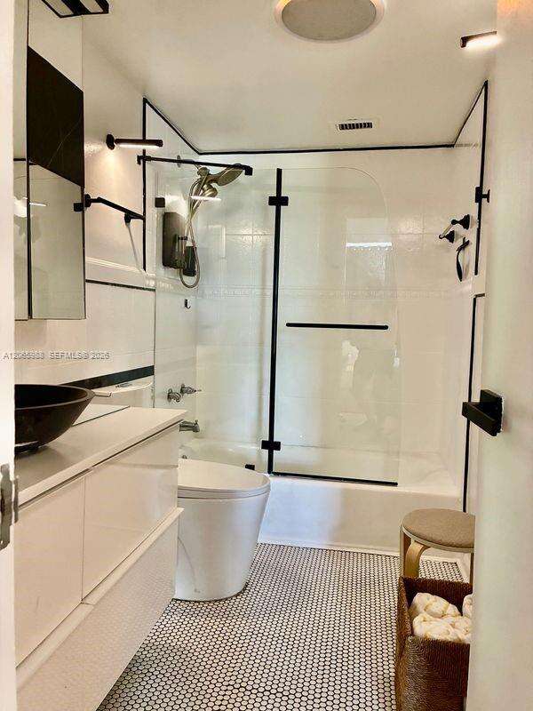 King Cole at 900 Bay Dr, Miami Beach, FL 33141 - For Rent photo 8