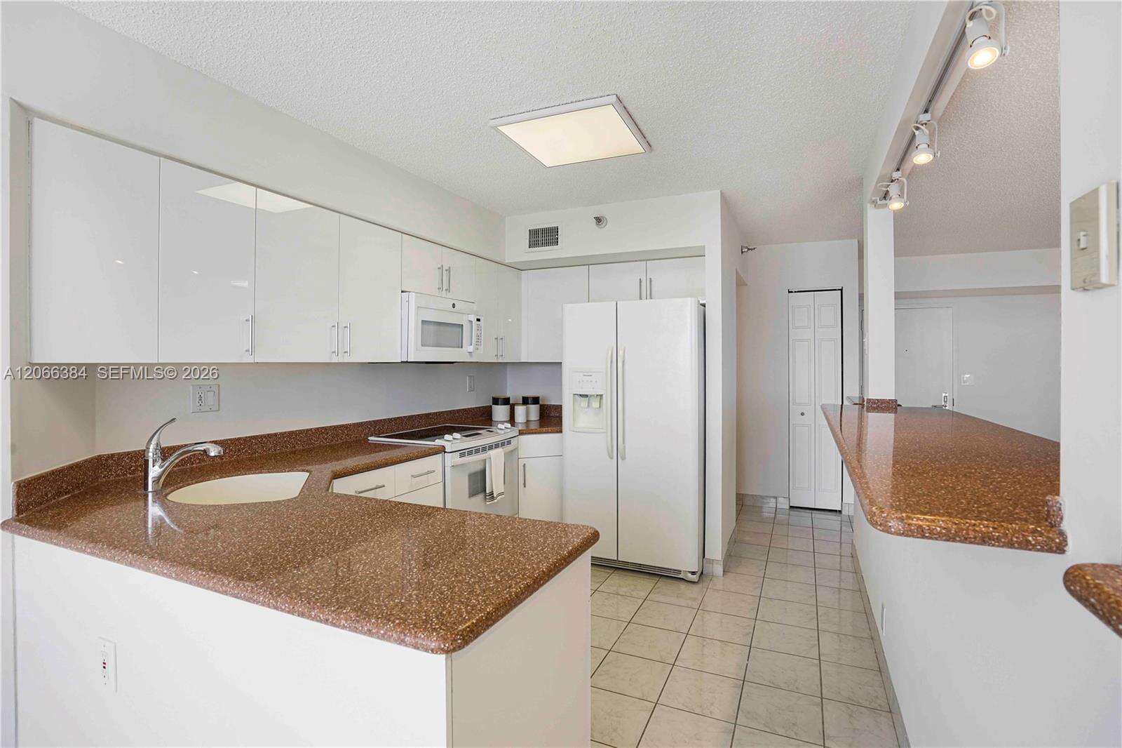 Mystic Pointe Tower 500 at 3530 Mystic Pointe Dr, Aventura, FL 33180 - For Rent photo 11