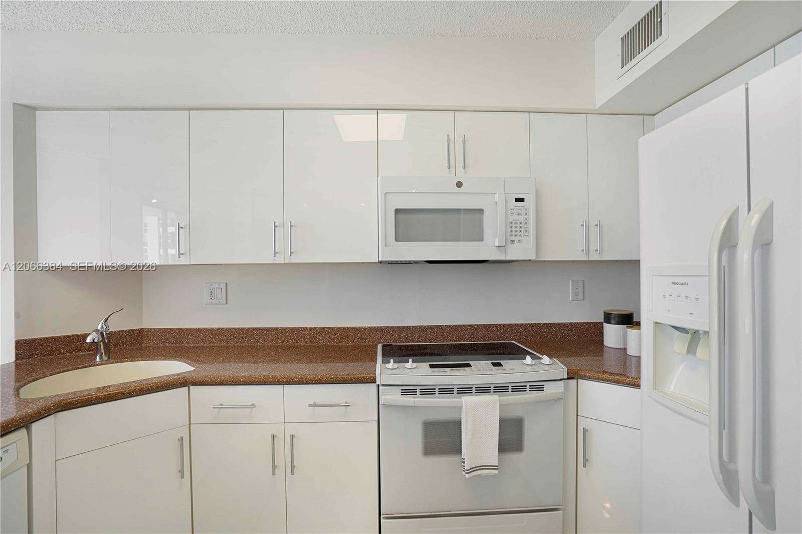 Mystic Pointe Tower 500 at 3530 Mystic Pointe Dr, Aventura, FL 33180 - For Rent photo 12