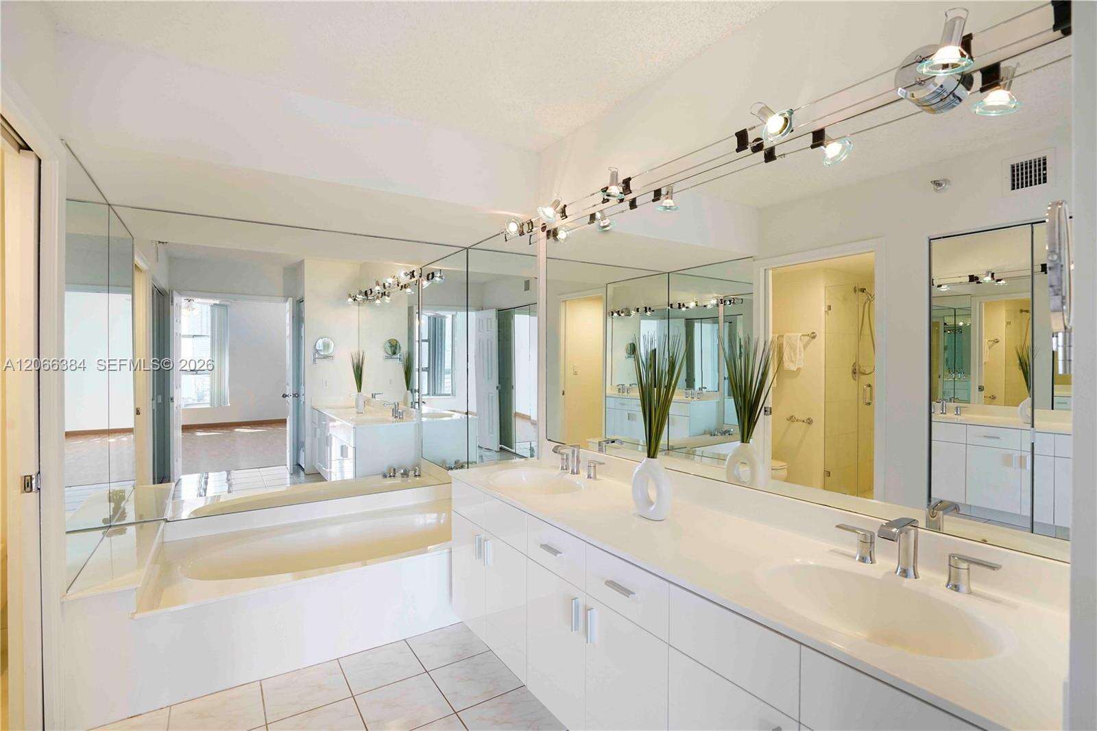 Mystic Pointe Tower 500 at 3530 Mystic Pointe Dr, Aventura, FL 33180 - For Rent photo 17
