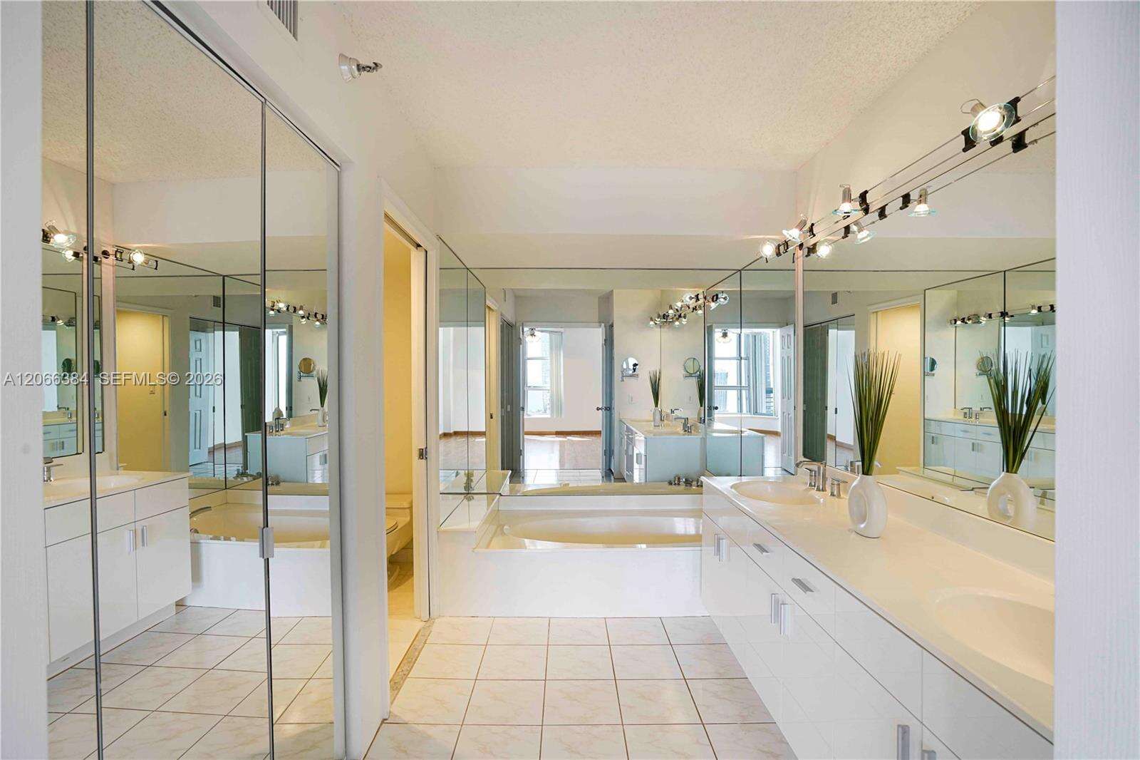 Mystic Pointe Tower 500 at 3530 Mystic Pointe Dr, Aventura, FL 33180 - For Rent photo 18