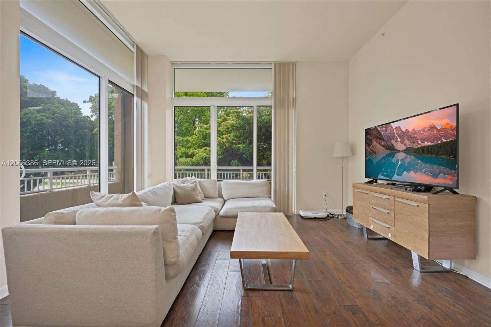 Turnberry On The Green at 19501 Country Club Dr, Aventura, FL 33180 - For Rent photo 2