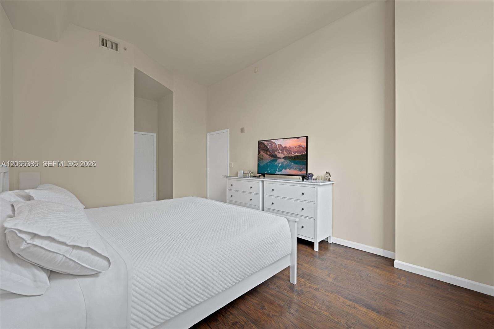 Turnberry On The Green at 19501 Country Club Dr, Aventura, FL 33180 - For Rent photo 11