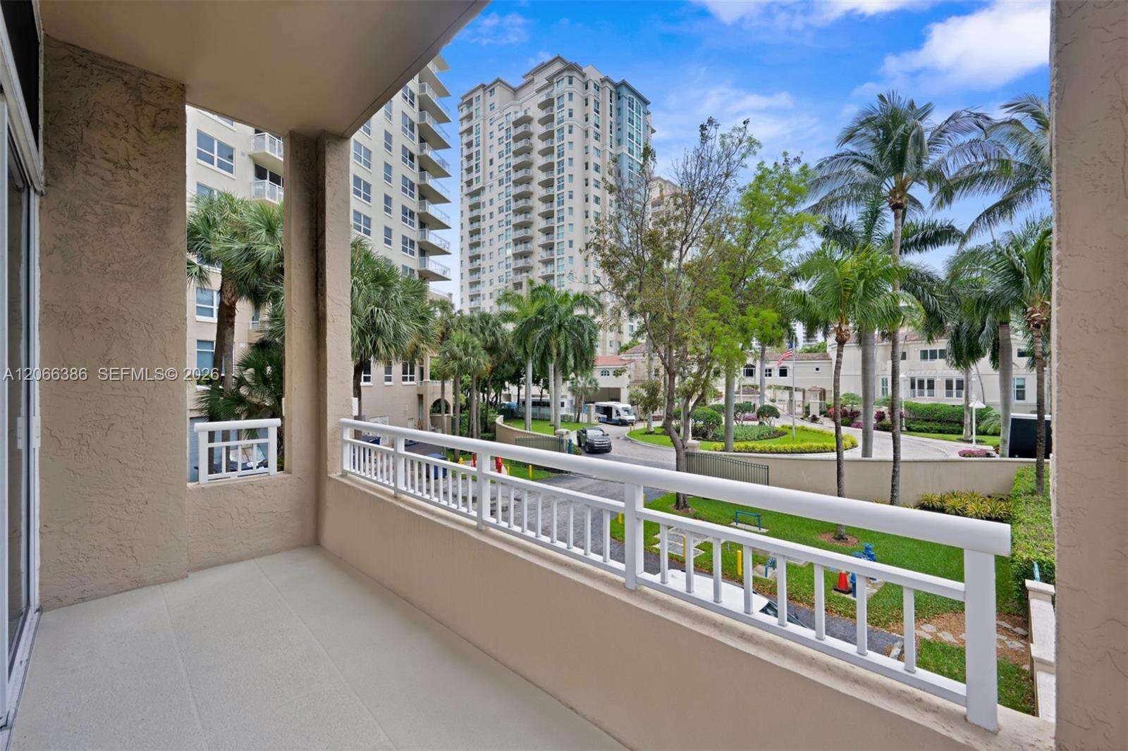 Turnberry On The Green at 19501 Country Club Dr, Aventura, FL 33180 - For Rent photo 13