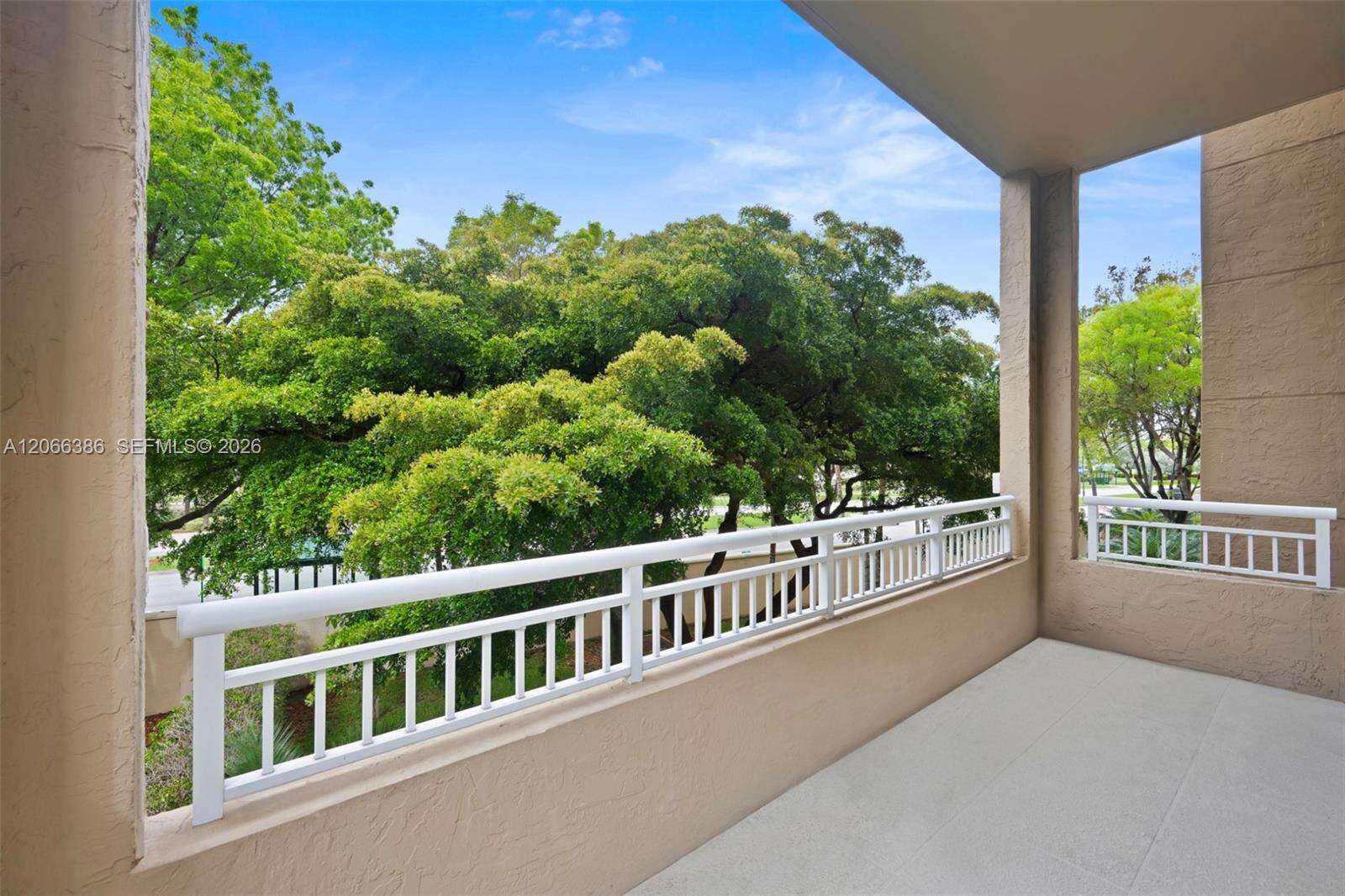 Turnberry On The Green at 19501 Country Club Dr, Aventura, FL 33180 - For Rent photo 14