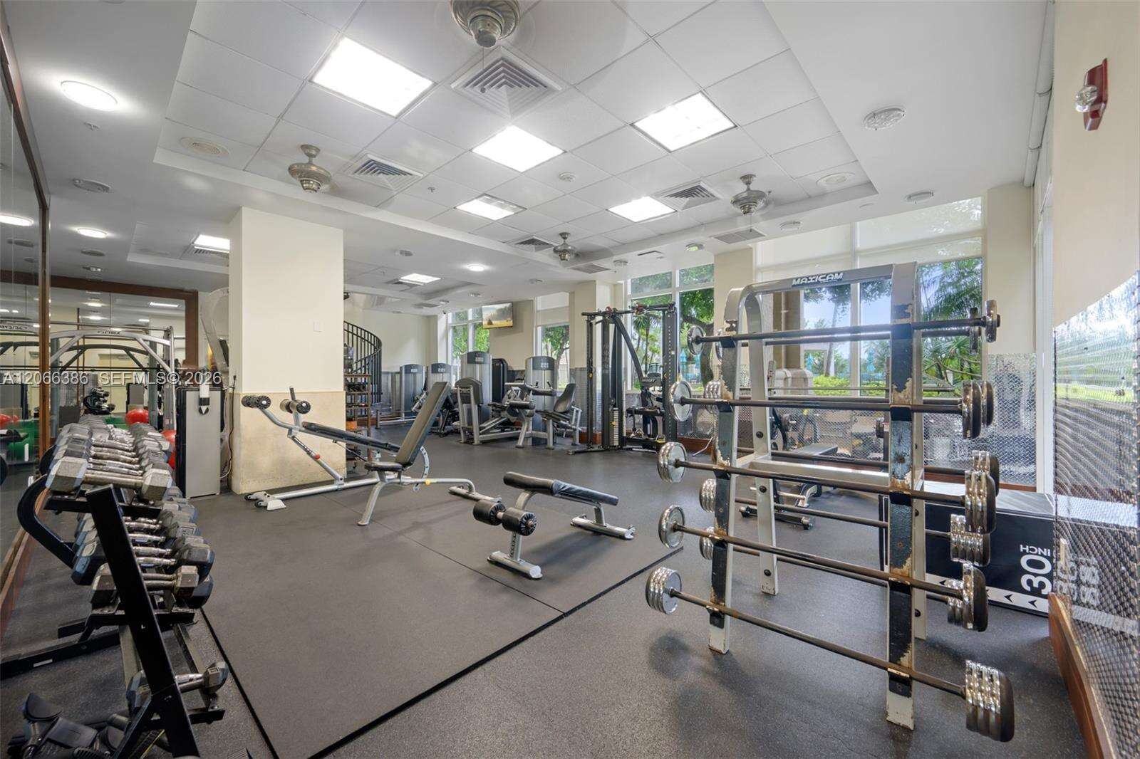 Turnberry On The Green at 19501 Country Club Dr, Aventura, FL 33180 - For Rent photo 16