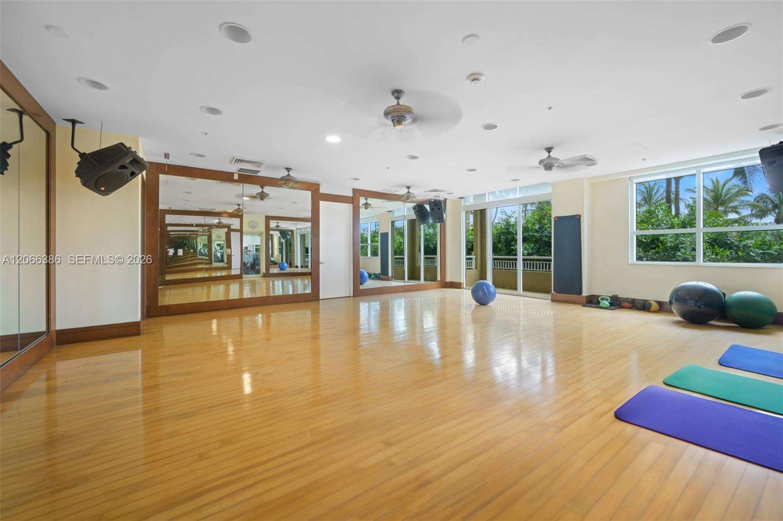 Turnberry On The Green at 19501 Country Club Dr, Aventura, FL 33180 - For Rent photo 17