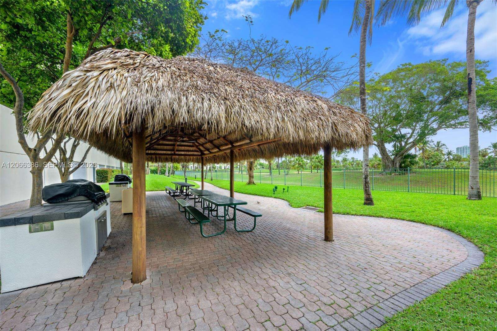 Turnberry On The Green at 19501 Country Club Dr, Aventura, FL 33180 - For Rent photo 25