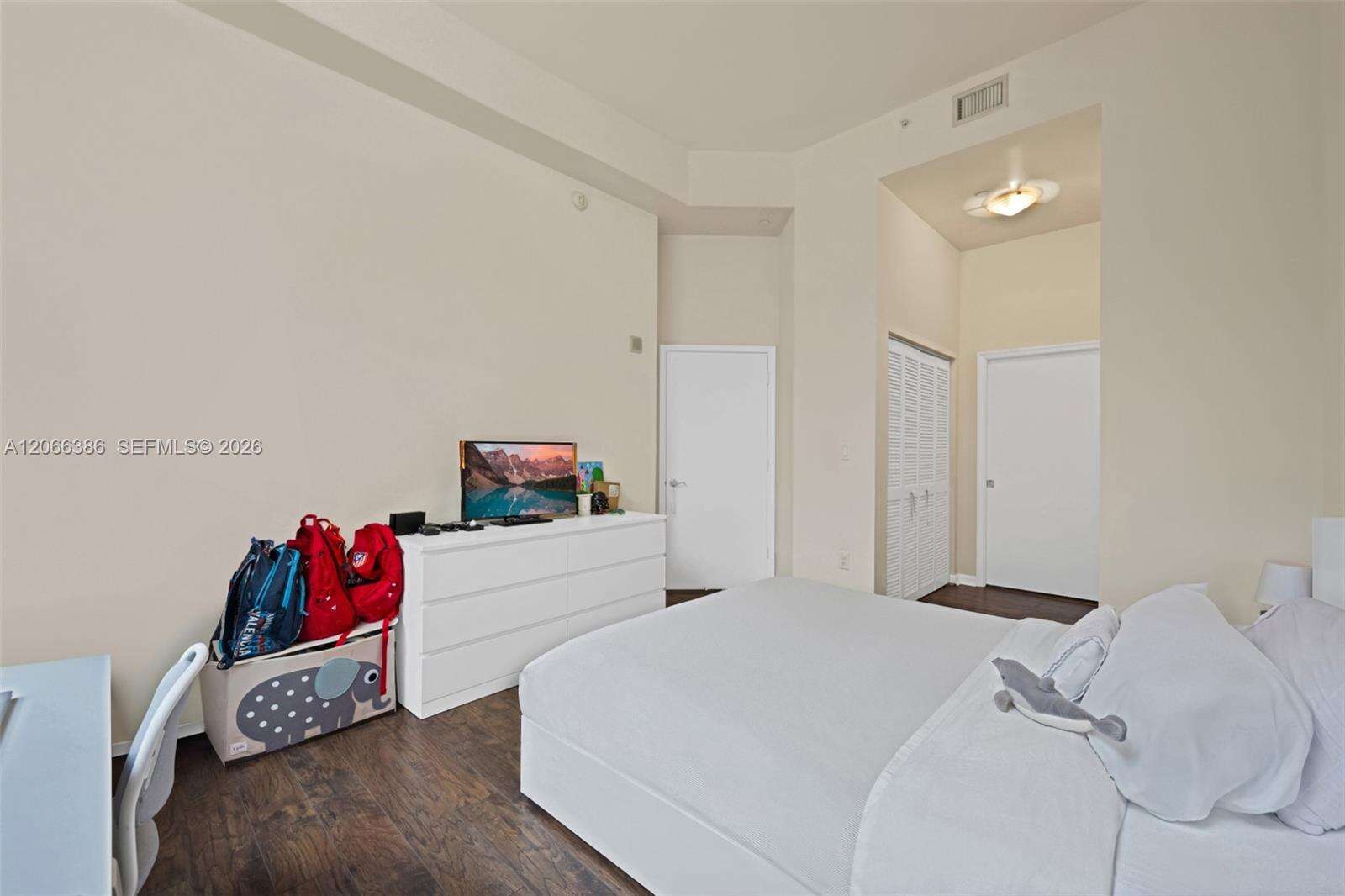 Turnberry On The Green at 19501 Country Club Dr, Aventura, FL 33180 - For Rent photo 8