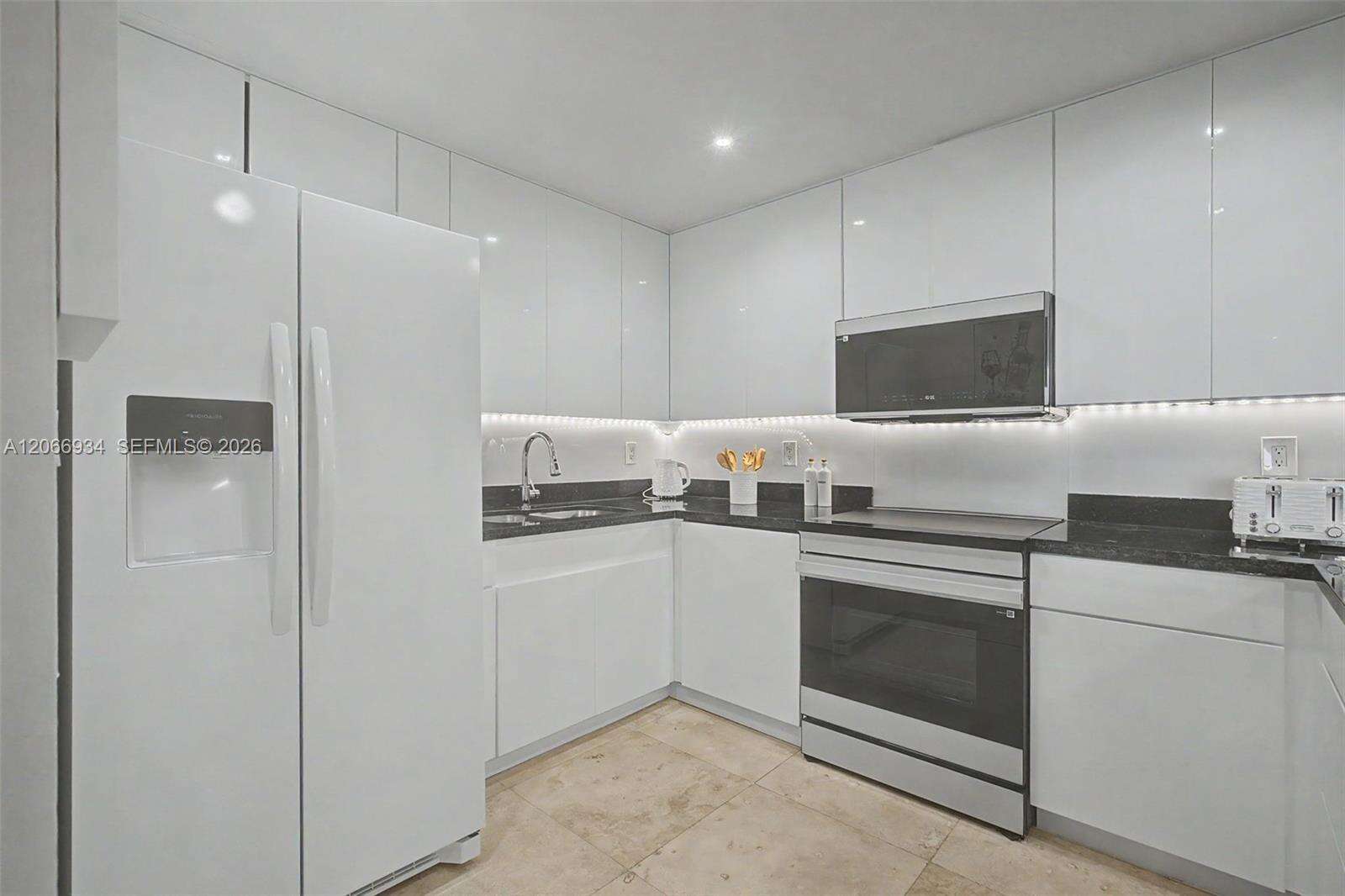Roney Palace at 2301 Collins Ave, Miami Beach, FL 33139 - For Rent photo 10